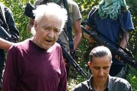 Philippines bác bỏ đàm phán với Abu Sayyaf để giải cứu con tin