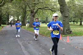 Trí thức trẻ Việt Nam tổ chức giải chạy từ thiện tại Anh