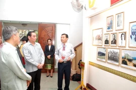 Thường trực Ban Bí thư Lê Hồng Anh dự lễ buộc chỉ cổ tay tại Lào