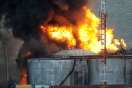 Brazil dập tắt được vụ cháy tại kho chứa dầu ở cảng Santos