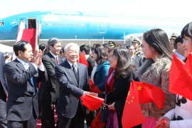 Tổng Bí thư thăm Đại sứ quán và đại diện kiều bào, lưu học sinh