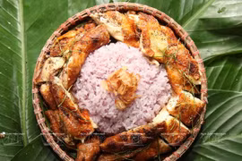 Về Mai Châu thưởng thức món xôi tím gà nướng mắc khén