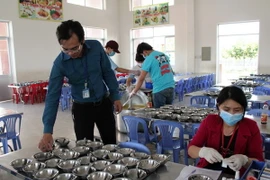 Bình Dương yêu cầu các trường không ký với bếp ăn chưa bảo đảm