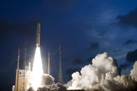 Pháp phóng thành công tên lửa đẩy hạng nặng Ariane-5 lên vũ trụ