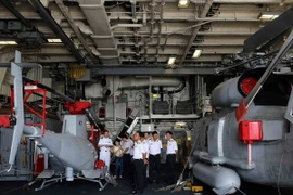 Đô đốc Hải quân Việt Nam tiếp Bộ trưởng Hải quân Hoa Kỳ