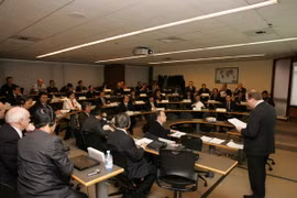 Phó Chủ tịch Quốc hội trao đổi với các giáo sư Đại học Harvard