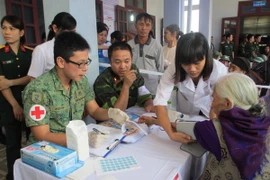 Cục quân y Việt Nam-Singapore hợp tác khám chữa bệnh nhân đạo