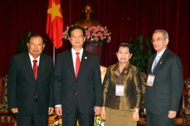 Thủ tướng tiếp các đoàn sang dự kỷ niệm 40 năm thống nhất đất nước