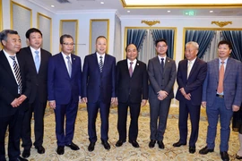 Thủ tướng Nguyễn Xuân Phúc tiếp lãnh đạo các doanh nghiệp hàng đầu của Trung Quốc. (Ảnh: Thống Nhất/TTXVN)