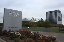 FCA đã chi bộn tiền để có được hạn ngạch khí thải của Tesla. (Nguồn: thedetroitbureau.com)
