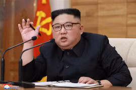 Nhà lãnh đạo Triều Tiên Kim Jong-un phát biểu tại cuộc họp mở rộng của Bộ Chính trị Trung ương đảng Lao động Triều Tiên, ở Bình Nhưỡng, ngày 9/4/2019. (Ảnh: Yonhap/ TTXVN)