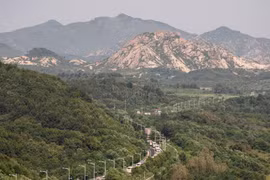 Quang cảnh Khu phi quân sự (DMZ) phân chia hai miền Triều Tiên tại Cheorwon, tỉnh Gangwon, Hàn Quốc. (Ảnh: Yonhap/TTXVN)