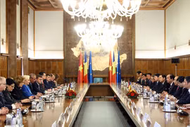 Thủ tướng Nguyễn Xuân Phúc và Thủ tướng Romania Viorica Dancila tiến hành hội đàm. (Ảnh: Thống Nhất –TTXVN)