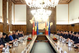 Thủ tướng Nguyễn Xuân Phúc và Thủ tướng Romania Viorica Dancila tiến hành hội đàm. (Ảnh: Thống Nhất –TTXVN)