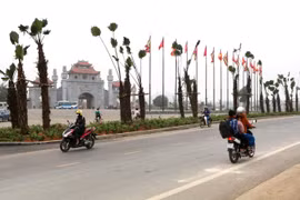 Khu vực trước cổng chính của khu dic tích được cải tạo, trồng thêm nhiều cây xanh. (Ảnh: Trung Kiên/TTXVN)