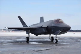 Máy bay chiến đấu F-35A của Lực lượng Phòng vệ trên không Nhật Bản tại sân bay Misawa, tỉnh Aomori, ngày 26/1/2018. (Ảnh: AFP/ TTXVN)
