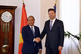 Thủ tướng Nguyễn Xuân Phúc hội kiến Chủ tịch Hạ viện Séc Radek Vondracek. (Ảnh: Thống Nhất/TTXVN)