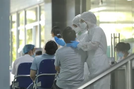 Giải pháp cho 'làn sóng' nhân viên y tế nghỉ việc hàng loạt