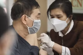 Tiêm vaccine ngừa COVID-19. (Ảnh: Minh Quyết/TTXVN)