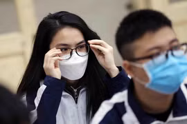 Học sinh lớp 12 trường THPT Trần Phú học trực tiếp tại trường. (Ảnh: Thanh Tùng/TTXVN)