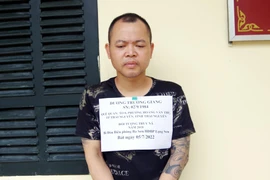 Đối tượng Dương Trường Giang bị tạm giữ tại Đồn Biên phòng Ba Sơn. (Ảnh: TTXVN phát)