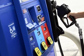 Giá dầu tăng gần 4% trước khả năng OPEC+ thắt chặt nguồn cung