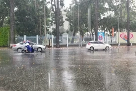 Miền Tây xuất hiện mưa trái mùa, đề phòng dông sét, lốc xoáy