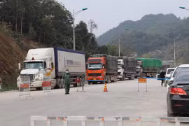 Thông quan hàng hóa tại cửa khẩu biên giới phía Bắc vẫn hạn chế