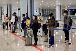 Tháo gỡ vướng mắc về khai báo y tế điện tử khi nhập cảnh