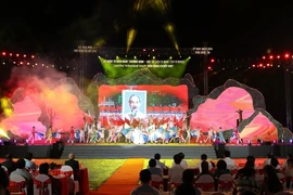 [Photo] Thủ tướng dự chương trình nghệ thuật “Bản hùng ca bất diệt”