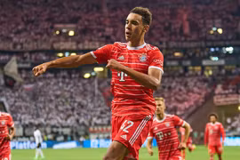Cận cảnh Bayern dội 'mưa bàn thắng' vào lưới Eintracht Frankfurt