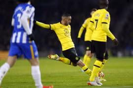 Chelsea ngày càng hụt hơi trong cuộc đua ngôi vương Premier League
