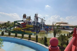 Công viên nước lớn nhất Việt Nam chính thức mở cửa đón khách