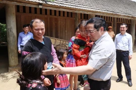 Thủ tướng thăm mô hình du lịch văn hóa cộng đồng tại Vân Hồ