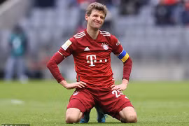 Thomas Mueller đá phản lưới nhà, Bayern chia điểm ngay tại Allianz
