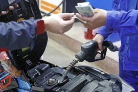 Giá dầu thô bật tăng mạnh, dẫn đầu thị trường hàng hóa