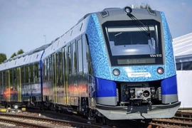 Tàu chạy bằng hydro đầu tiên trên thế giới bắt đầu dịch vụ chở khách