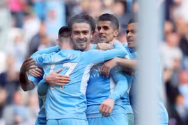 Premier League: Man City hơn Liverpool 3 điểm, Arsenal chắc top 4