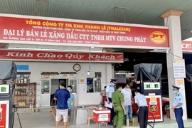 Xử phạt gần 450 triệu đồng với 2 doanh nghiệp bán xăng kém chất lượng