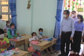 Bộ Giáo dục và Đào tạo kiểm tra hoạt động dạy học trực tiếp ở Long An