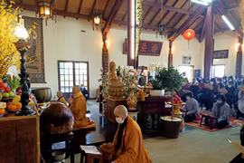 Kiều bào tại Pháp cầu an đầu Xuân tại Trúc Lâm Thiền viện