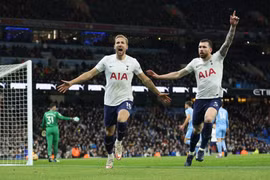 Kane lập cú đúp giúp Tottenham đánh bại Manchester City. (Nguồn: Getty Images)