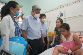 TP.HCM: Quá tải bệnh viện, thiếu thuốc điều trị sốt xuất huyết