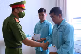 Bà Rịa-Vũng Tàu: Khen thưởng 2 chiến sỹ PCCC dũng cảm cứu người