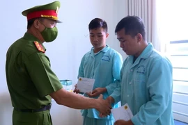 Bà Rịa-Vũng Tàu: Khen thưởng 2 chiến sỹ PCCC dũng cảm cứu người