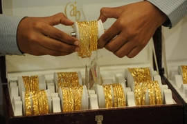Giá vàng thế giới tăng trước khi cuộc họp của Fed có kết quả