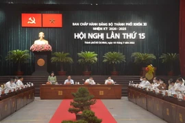 Hội nghị Thành ủy TPHCM: Củng cố y tế cơ sở, bảo vệ sức khỏe nhân dân
