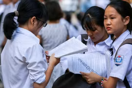 Hà Nội hạ điểm chuẩn lớp 10 các trường Trung học Phổ thông Chuyên 