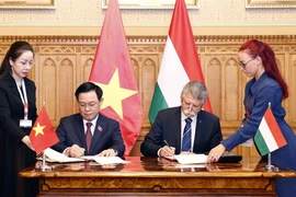 Chủ tịch Quốc hội ký Thỏa thuận hợp tác mới giữa QH Việt Nam-Hungary