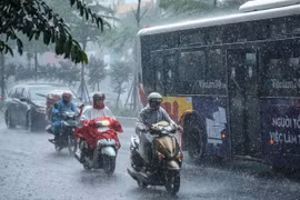 Phía Đông Bắc Bộ và Thủ đô Hà Nội có mưa rào và dông vài nơi